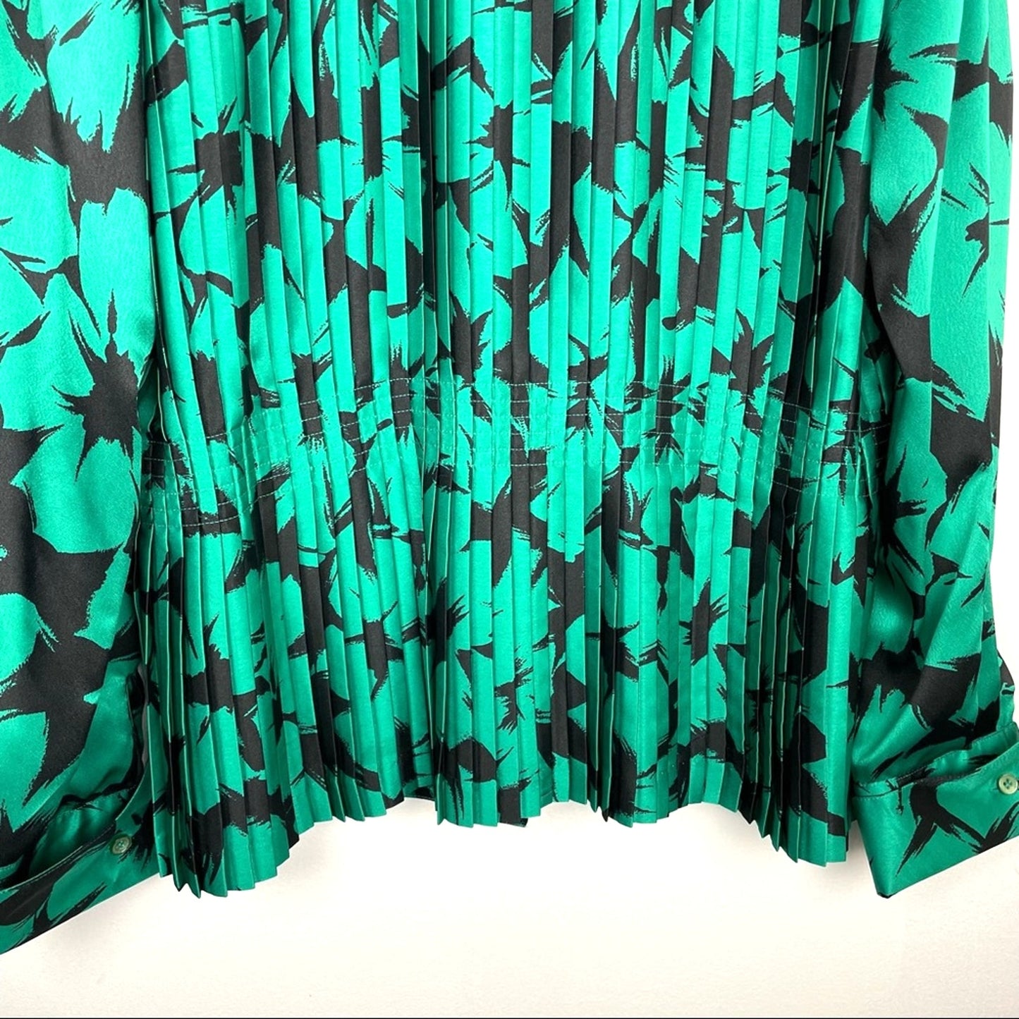 Vintage | Green & Black Blouse Button Down Back Pleated Floral Top Silky