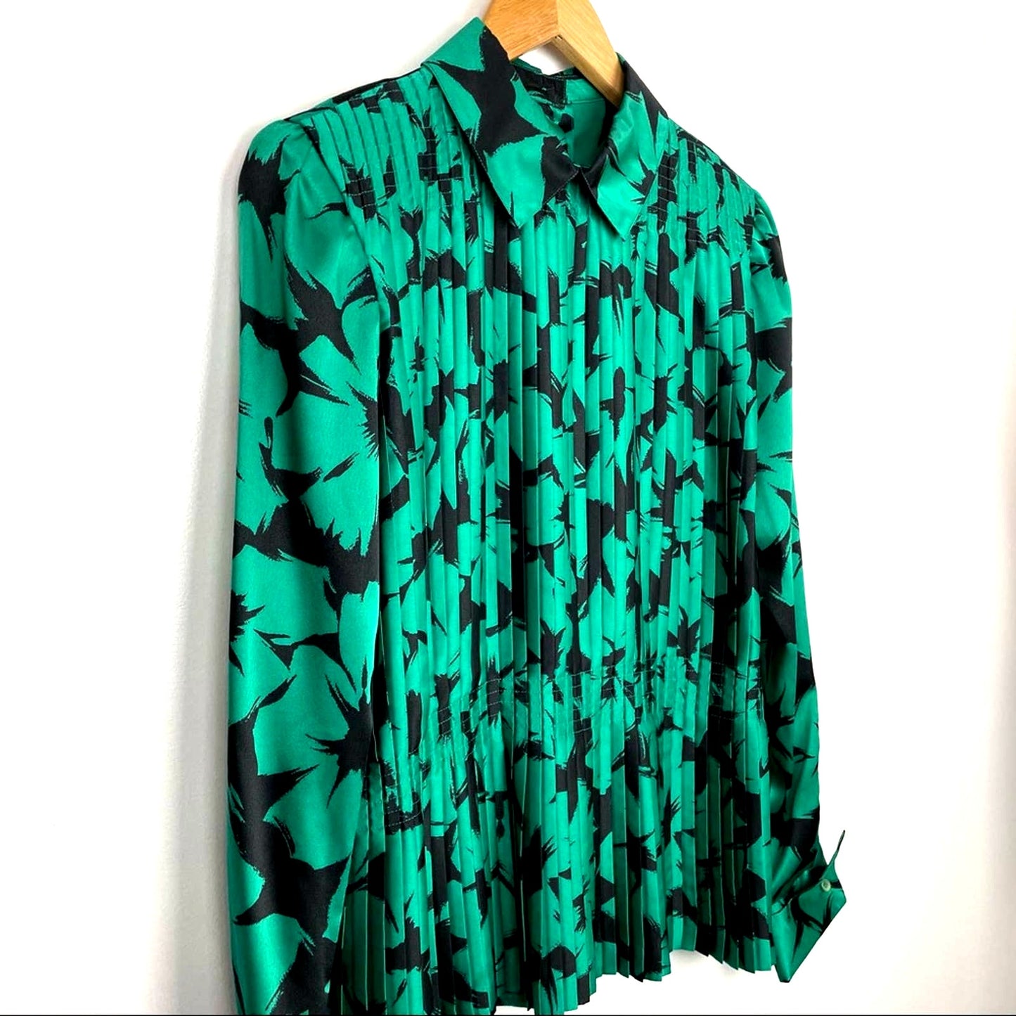 Vintage | Green & Black Blouse Button Down Back Pleated Floral Top Silky